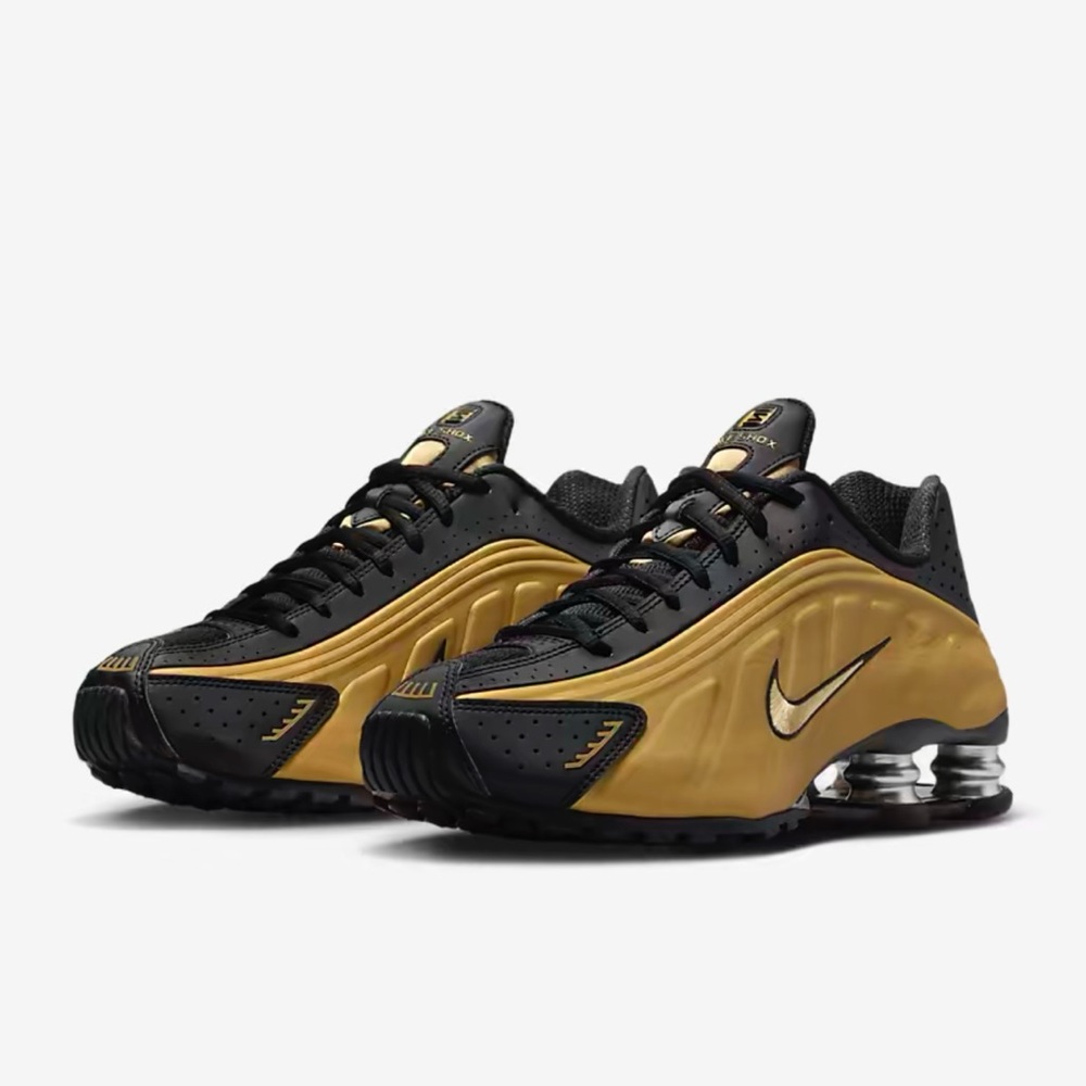 Nike WMNS Shox R4
Sneakers 
Black/Metallic Silver/Metallic
Gold
Style AR3565-005 - Picture 10 of 16